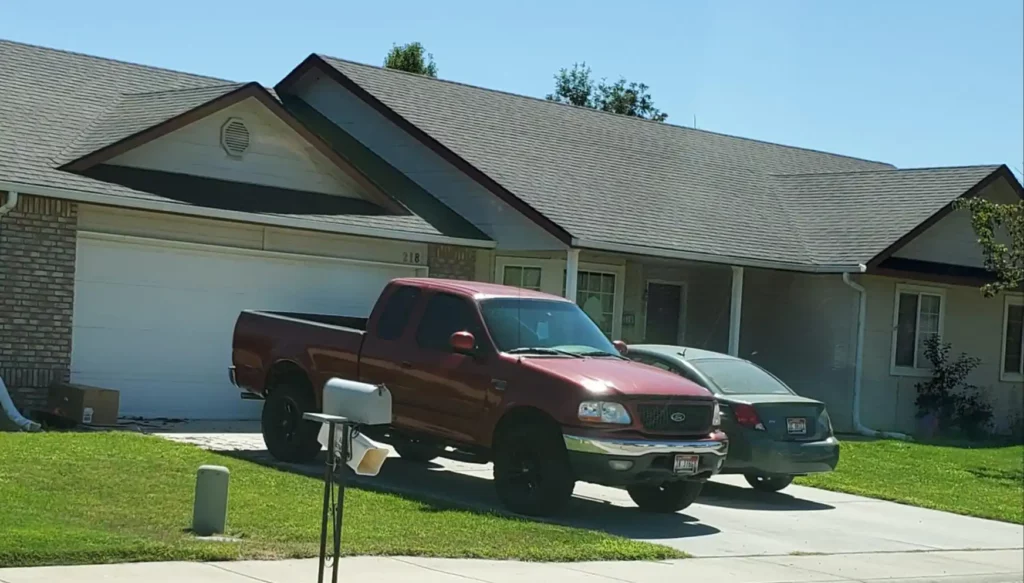 asphalt roof shingles